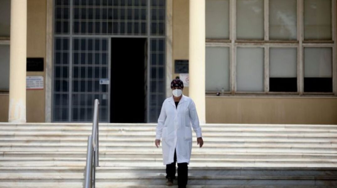 Υγειονομικός σε νοσοκομείο