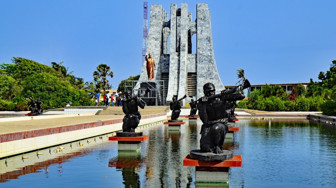Αγάλματα σε λίμνη στην πόλη Άκρα στην Γκάνα