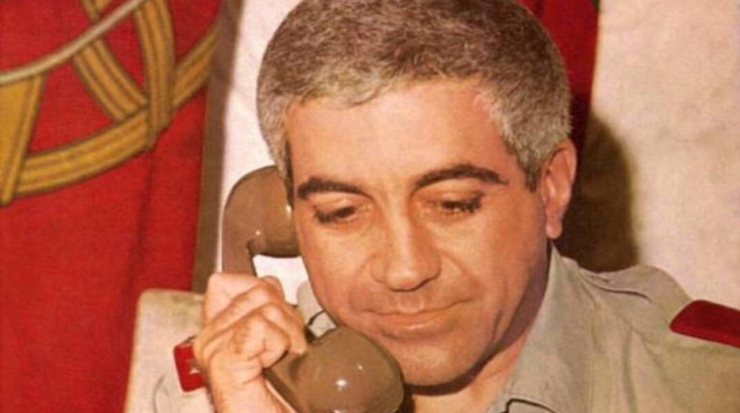 Ο Οτέλο Σαράιβα ντε Καρβάλιο, στρατηγός του «κινήματος των λοχαγών»