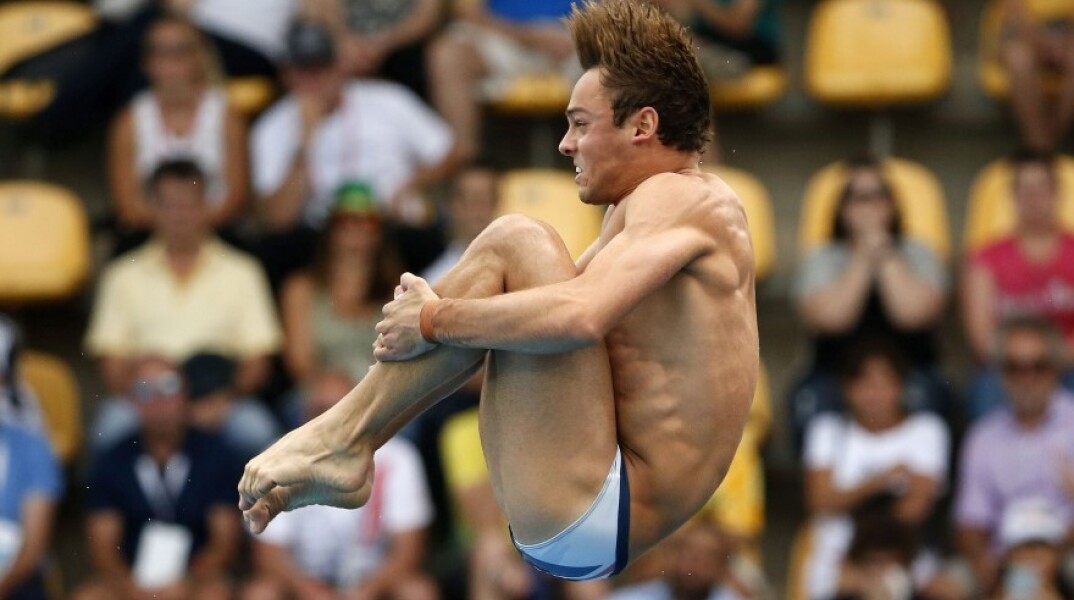 Ο Βρετανός Τομ Ντέιλι έγινε χρυσός Ολυμπιονίκης στις καταδύσεις και στέλνει ένα δυνατό μήνυμα στην ΛΟΑΤΚΙ κοινότητα © EPA / Patrick B. Kraemer