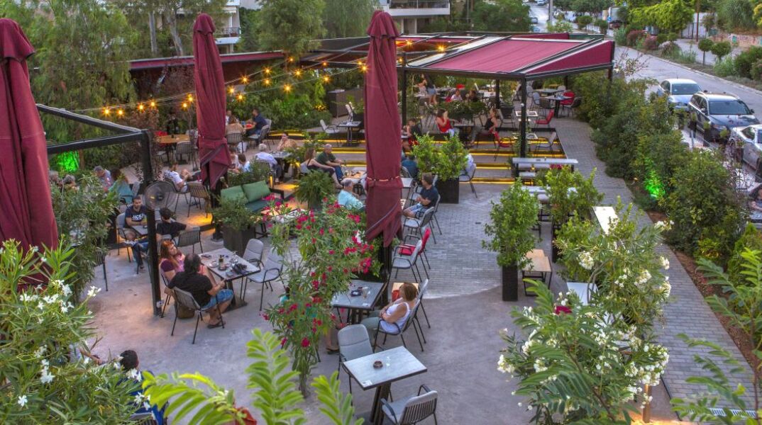 Bond, ένα καταπράσινο bar restaurant στον Άλιμο