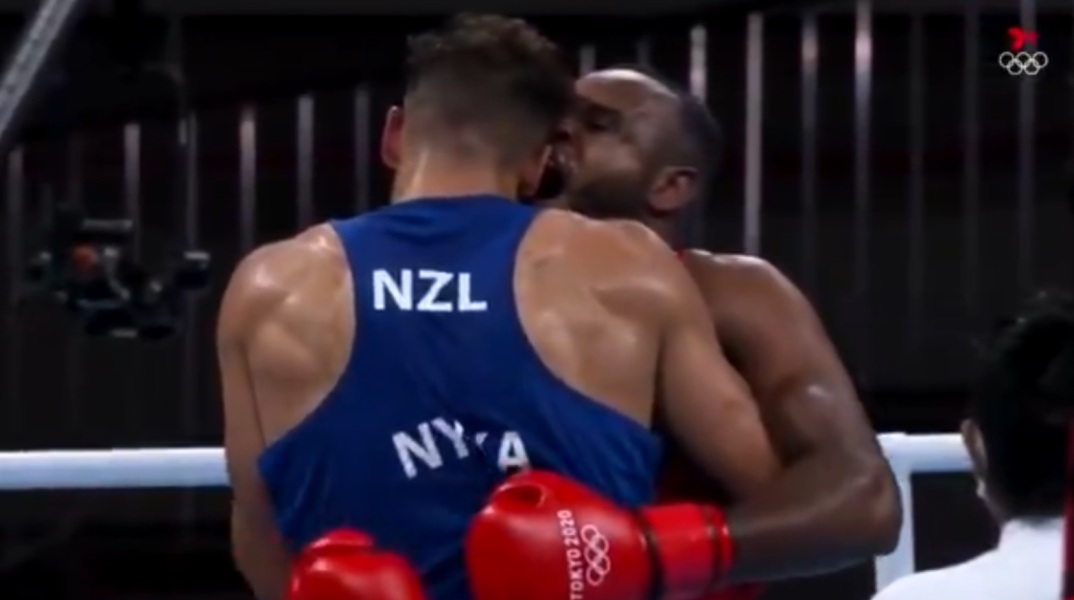 Πυγμάχος δάγκωσε αντίπαλό του στους Ολυμπιακούς Αγώνες του Τόκιο