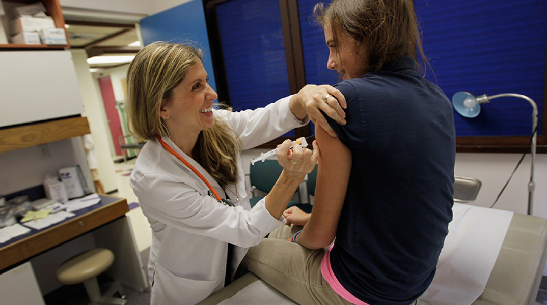 Γιατί είναι σημαντικό να εμβολιαστούν τα παιδιά ηλικίας 12-15 ετών