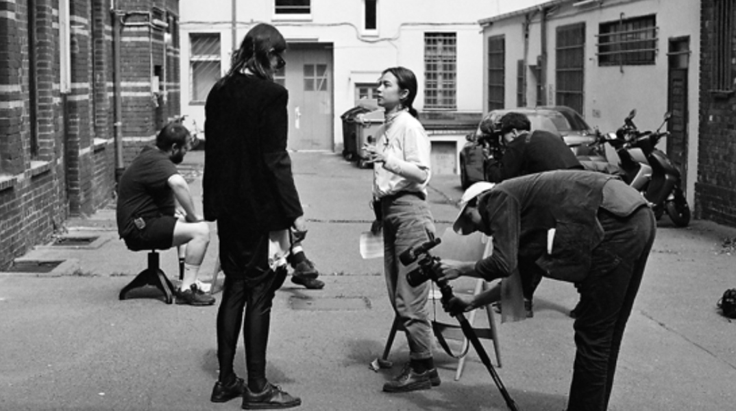 7η Μπιενάλε της Αθήνας ECLIPSE: από τα γυρίσματα του νέου έργου των Jack Hogan & Trakal, Under the covers, the waves! (2021)