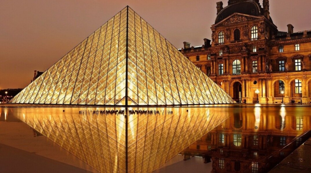 To μουσείο του Λούβρου στο Παρίσι © Pixabay