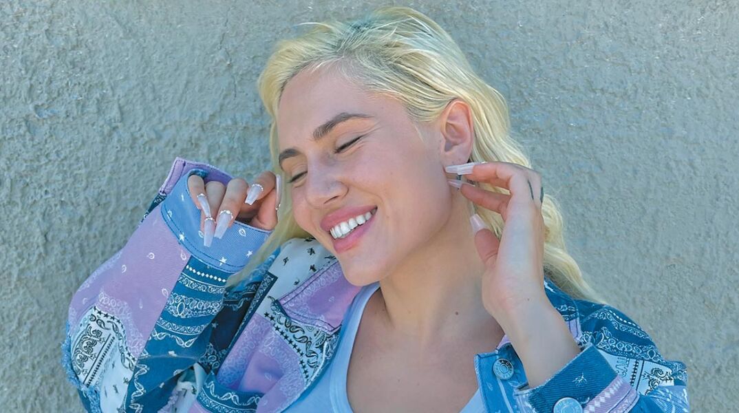 Η Έλενα Τσαγκρινού