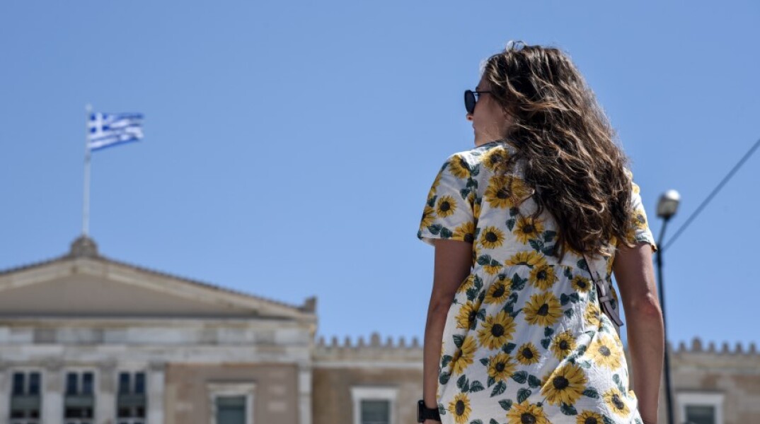 Ακόμη και σε εξωτερικούς χώρους μετρήθηκε μεγάλο ιικό φορτίο της μετάλλαξης Δέλτα, σύμφωνα με τους ειδικούς © EUROKINISSI