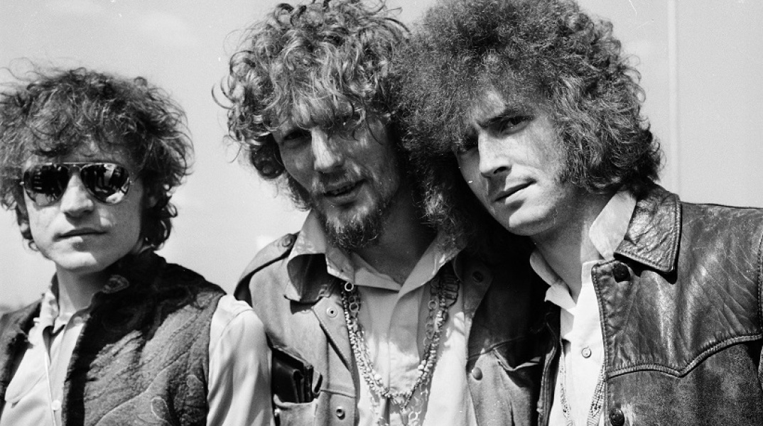 Jack Bruce, Ginger Baker και Eric Clapton, οι Cream στο αεροδρόμιο του Λονδίνου πριν ταξιδέψουν στο Λος Άντζελες, 20 Αυγούστου 1967