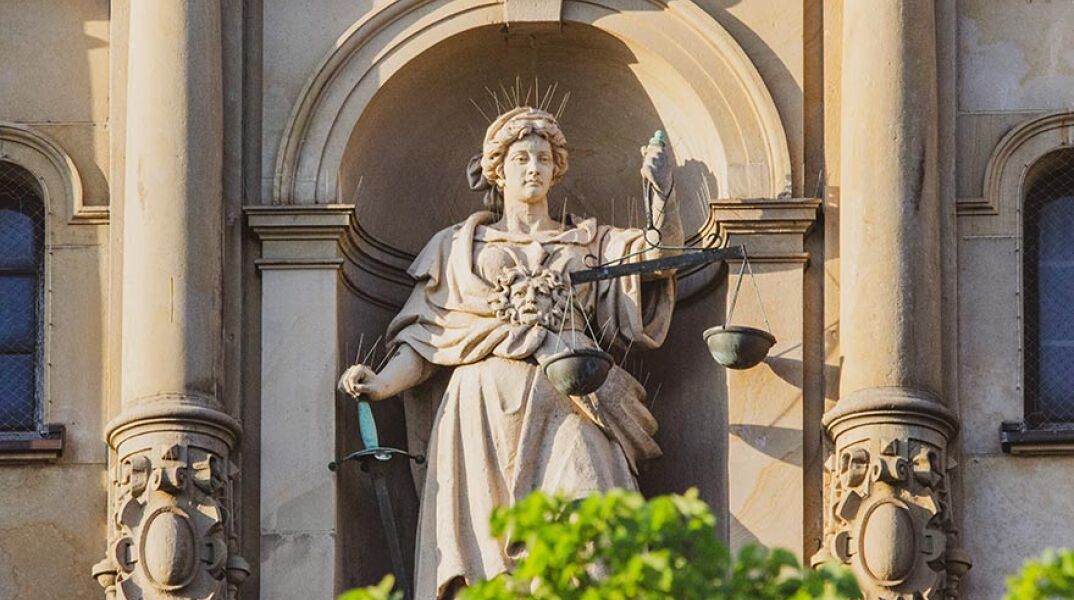 Άγαλμα της Θέμιδας, θεάς της Δικαιοσύνης