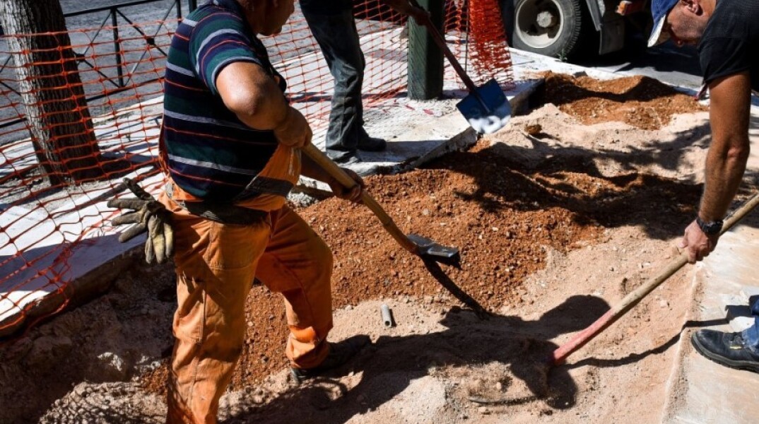 Tο υπουργείο Εργασίας καλεί τους εργοδότες να προβούν στη λήψη των απαραίτητων τεχνικών και οργανωτικών μέτρων © EUROKINISSI/ΤΑΤΙΑΝΑ ΜΠΟΛΑΡΗ