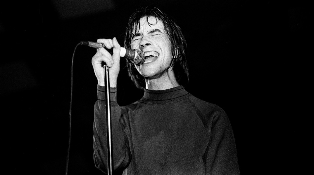 Ο τραγουδιστής των Primal Scream, Bobby Gillespie