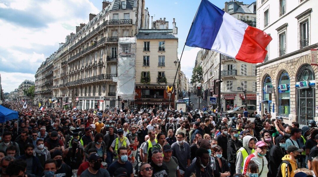 Διαδηλώσεις στη Γαλλία κατά του πιστοποιητικού υγείας