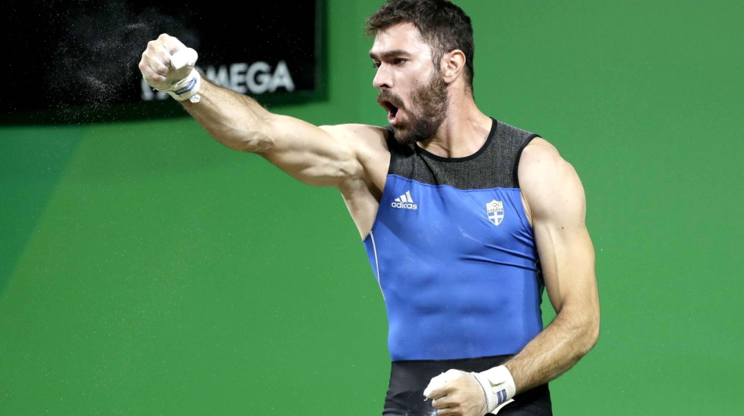 Ο Θοδωρής Ιακωβίδης μετά την χθεσινή του προσπάθεια στο άθλημα της Άρσης Βαρών στους Ολυμπιακούς του Τόκιο, ανακοίνωσε την απόσυρσή του με δάκρυα στα μάτια