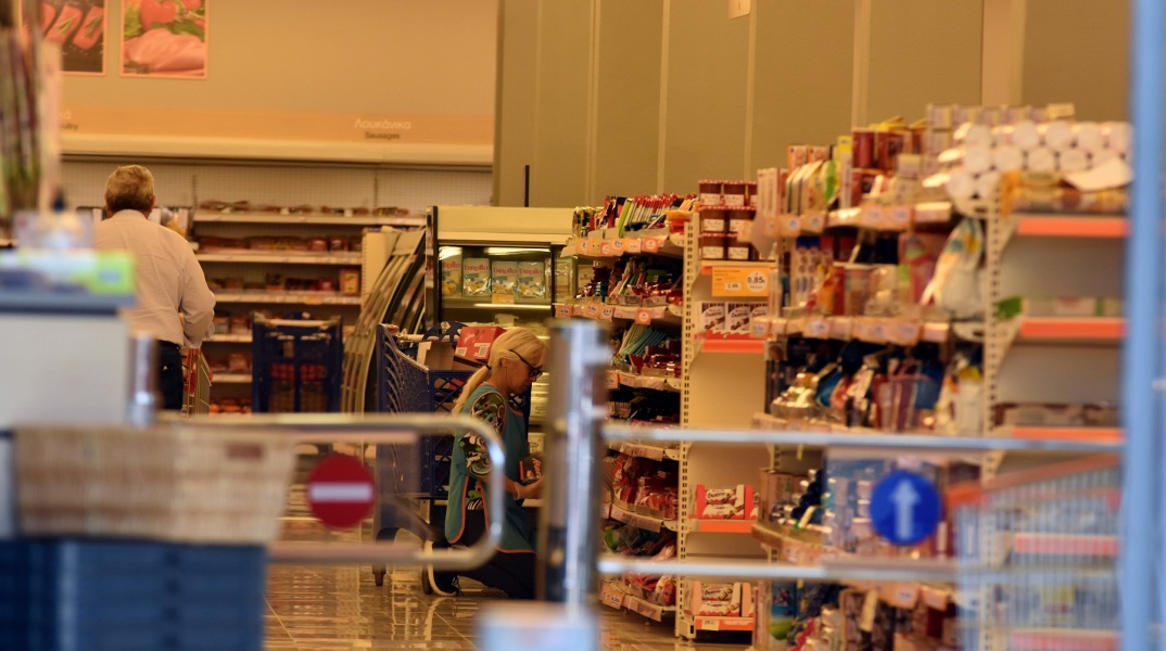 Χαράλαμπος Γώγος: Ο καθηγητής και μέλος της επιτροπής ειδικών ανέφερε ότι κανονικά θα έπρεπε να πηγαίνουν ακόμη και για ψώνια με rapid test οι ανεμβολίαστοι