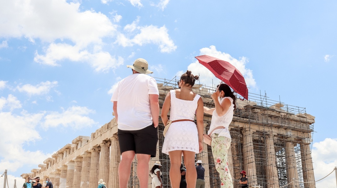 Πτήσεις με drone πάνω από την Ακρόπολη και την πλατεία της Ομόνοιας με χρήση θερμικής κάμερας κατέγραψαν την προέλαση του καύσωνα στην Αθήνα