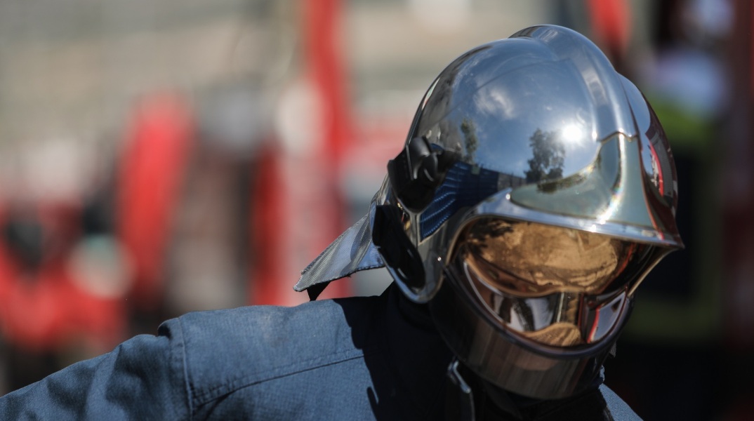 Πυρκαγιά έχει ξεσπάσει σε αγροτοδασική περιοχή στη Ρόδο και συγκεκριμένα στη δυτική πλευρά μεταξύ των κοινοτήτων Σορωνής και Θολού. 