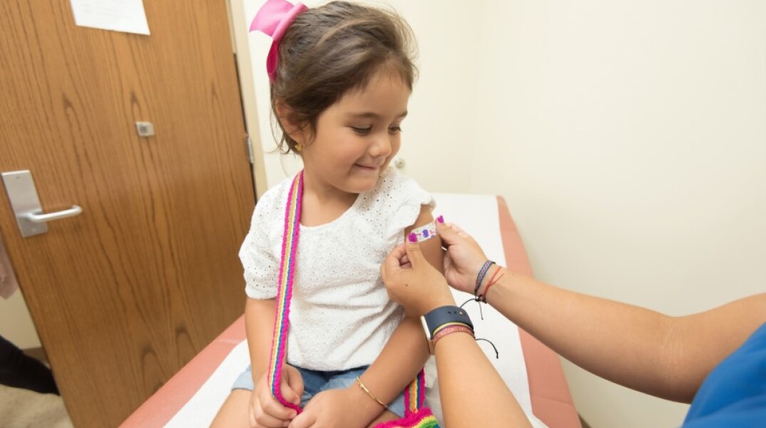 Εμβολιασμός παιδιού © UNSPLASH