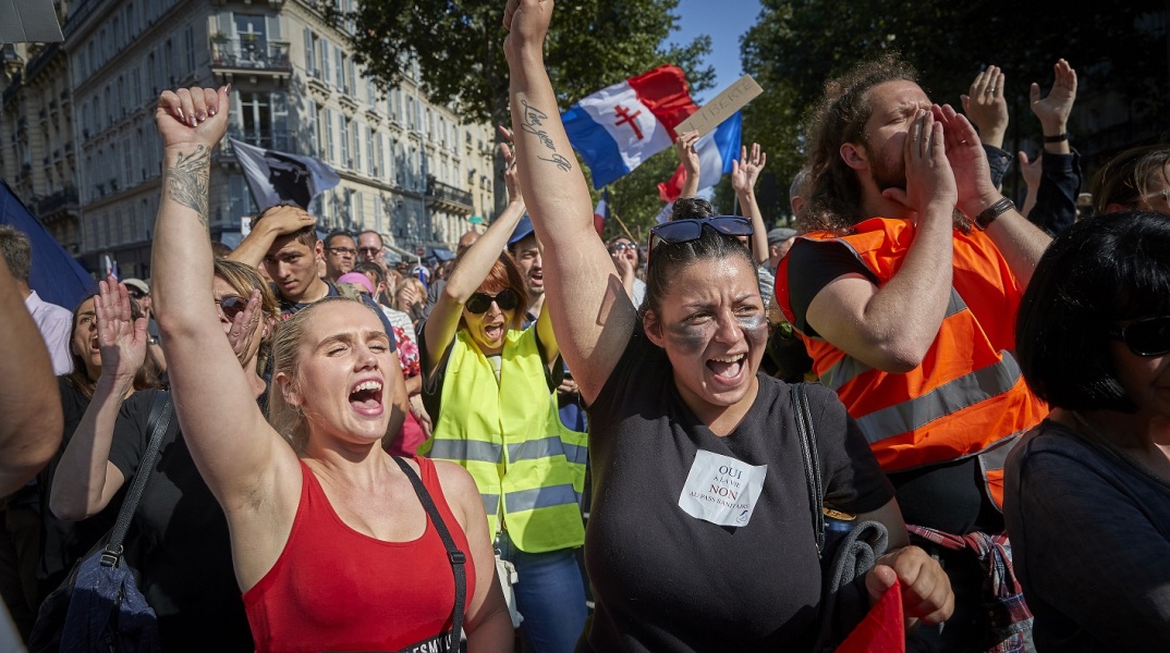 Πορεία κατά των εμβολίων στο Παρίσι