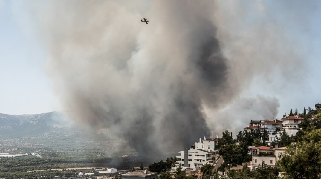 Φωτιά στη Βαρυμπόμπη © EUROKINISSI/ΣΩΤΗΡΗΣ ΔΗΜΗΤΡΟΠΟΥΛΟΣ 