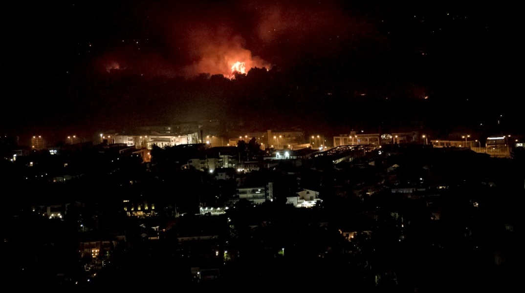 Φωτιά στη Βαρυμπόμπη: Διακοπές ρεύματος σε πέντε περιοχές της Αττικής
