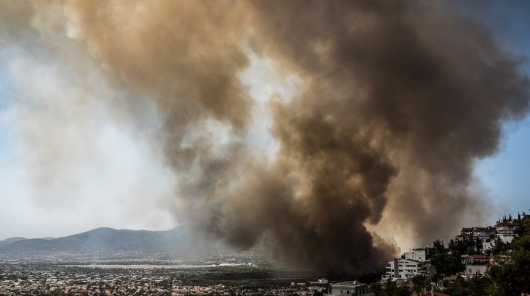 Φωτιά στη Βαρυμπόμπη © EUROKINISSI