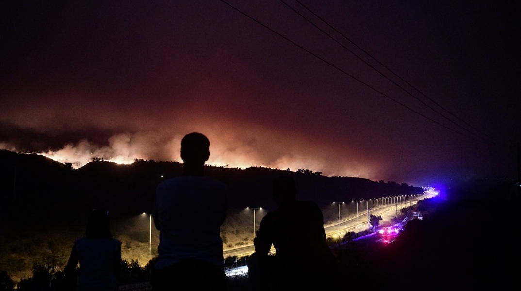 Φωτογραφία από το πύρινο μέτωπο στις Αφίδνες