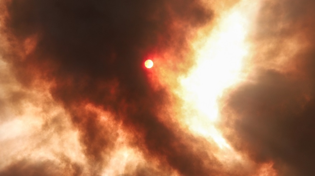 Φωτιά - Μαύροι καπνοί