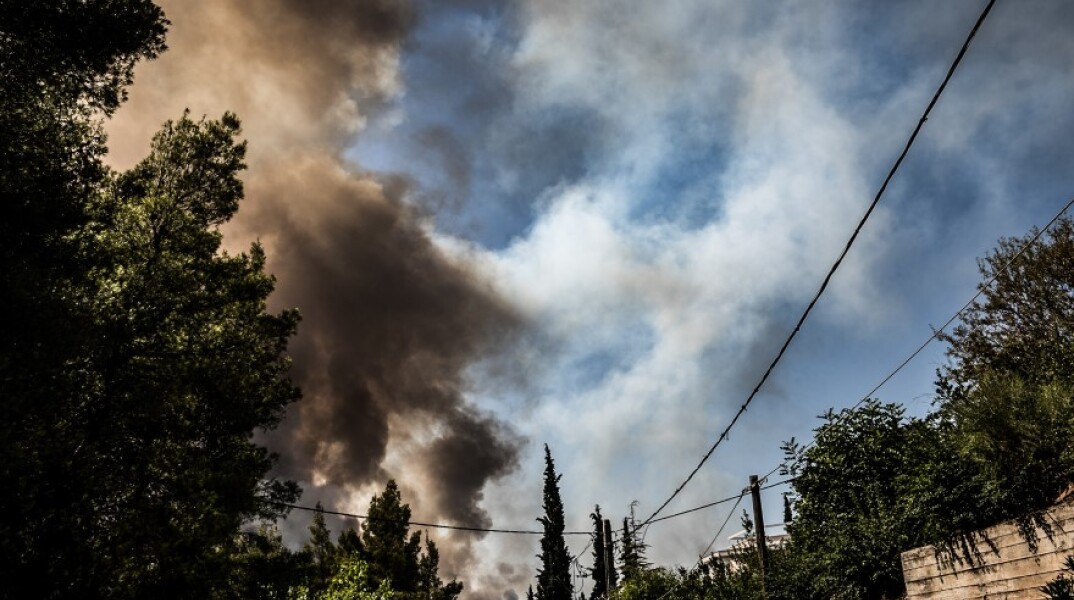 Φωτιά στη Βαρυμπόμπη © EUROKINISSI