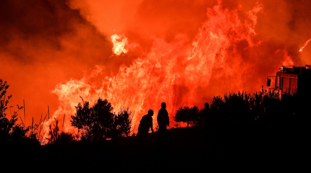 Πυρκαγιά στην περιοχή Κορυφή του δήμου Πύργου, στην Ηλεία τα ξημερώματα της Τρίτης 27 Ιουλίου 2021