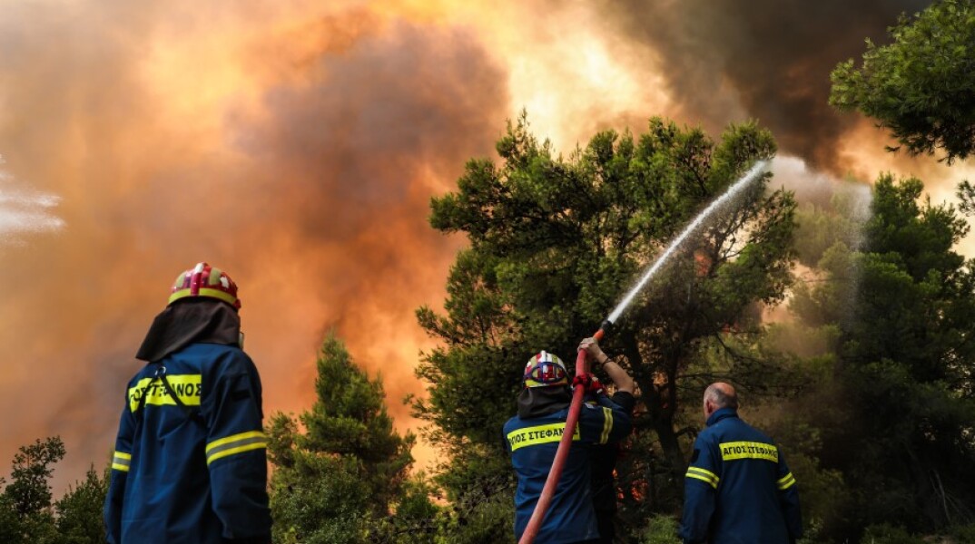 Φωτιά στη Βαρυμπόμπη © EUROKINISSI