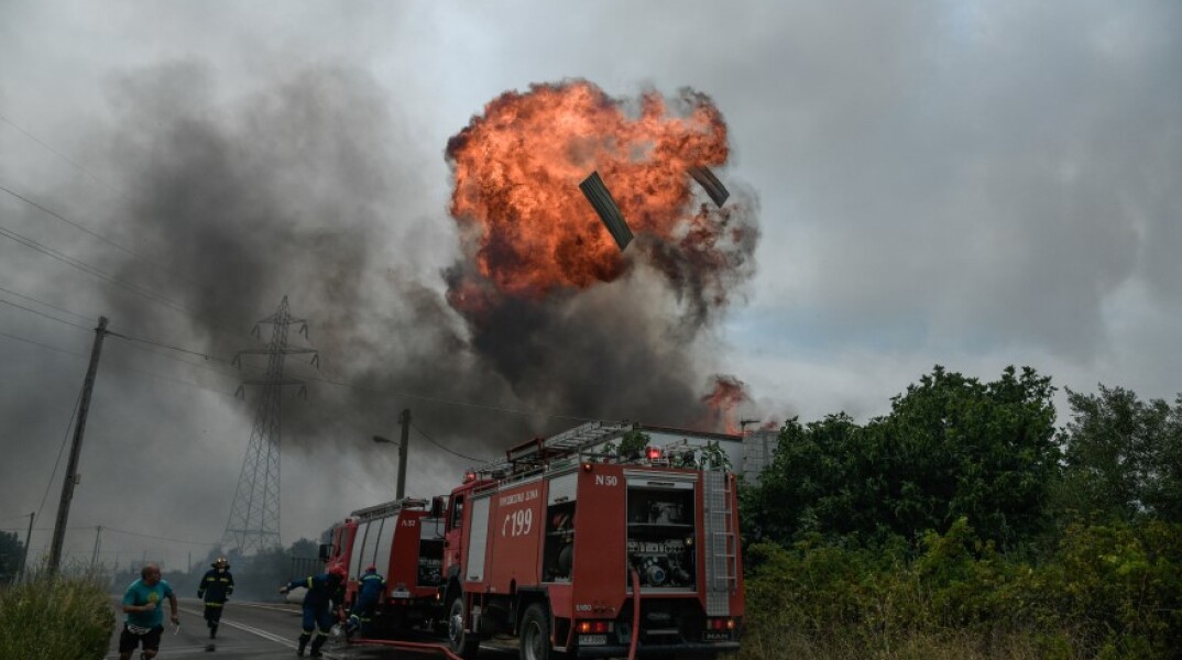 H στιγμή της έκρηξης σε εργοστάσιο στις Αφίδνες © EUROKINISSI