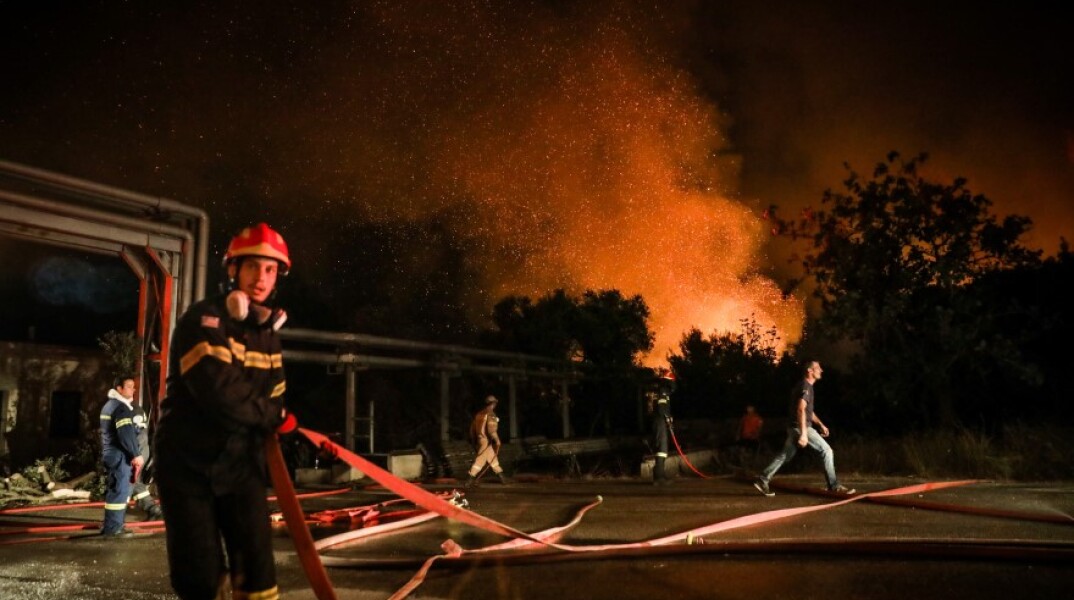 H Εθνική Οδός Αθηνών - Λαμίας στις φλόγες © EUROKINISSI 