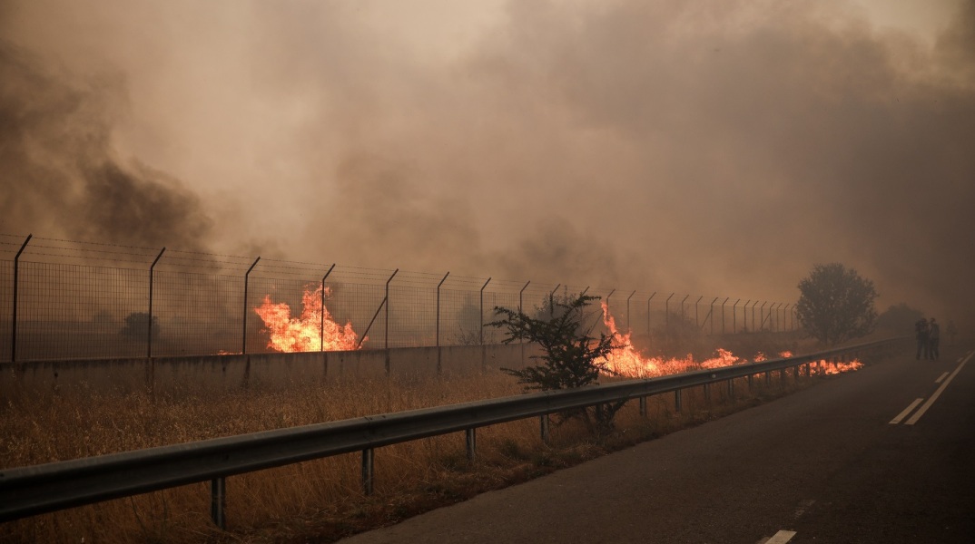 Πυρκαγιά στην Άνω Βαρυμπόμπη του δήμου Αχαρνών