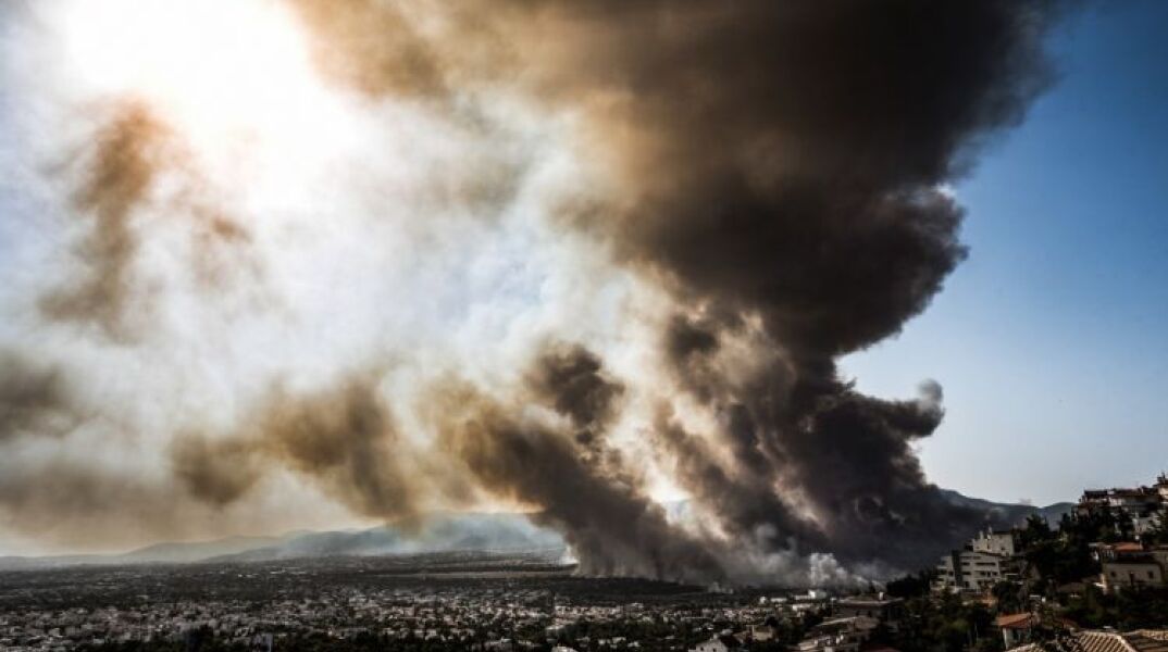 Φωτιά στη Βαρυμπόμπη © EUROKINISSI
