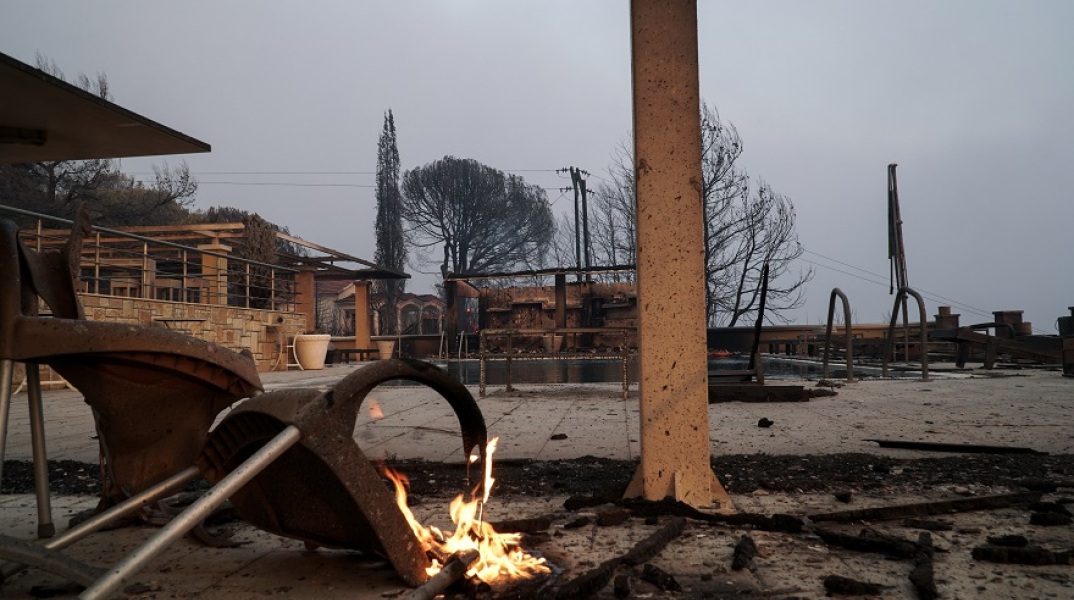 Φωτιά στην Ηλεία - Καμένα σπίτια και επιχειρήσεις στον Λάλα