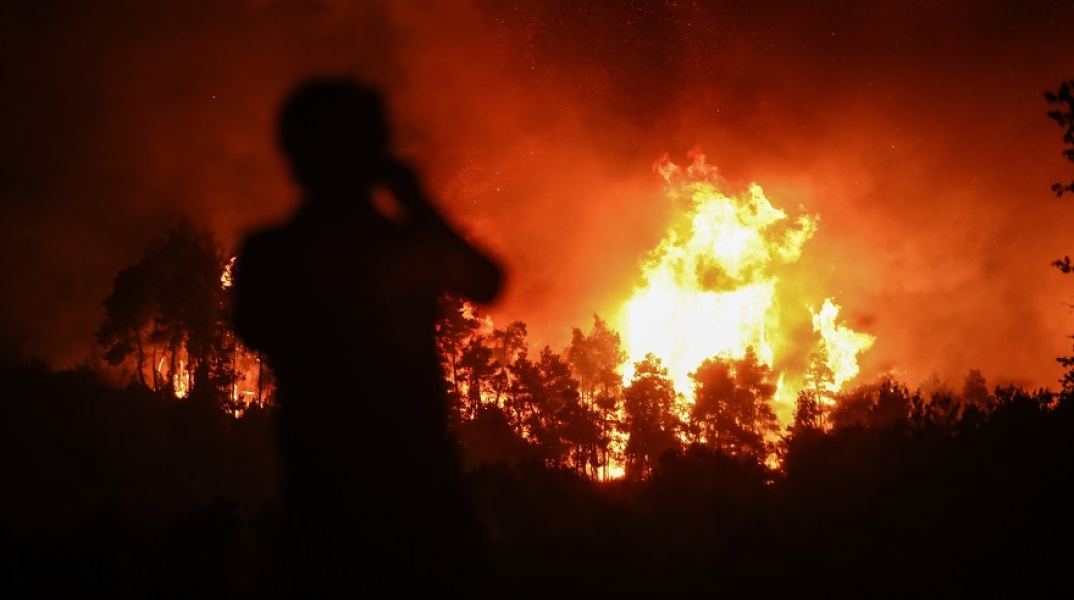 Μάχη με τις φλόγες στη Σκεπαστή και στα Κεράμεια της Εύβοιας