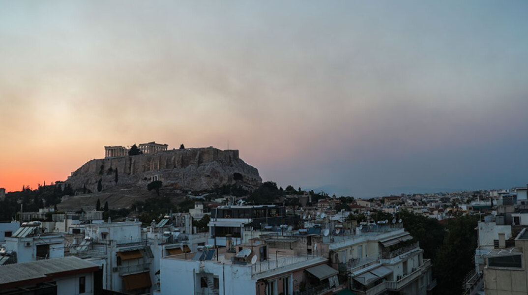 Καπνός στην Ακρόπολη από τις δασικές πυρκαγιές στην Αττική - Ο καιρός σήμερα Σάββατο 7 Αυγούστου 2021 αναμένεται γενικά αίθριος