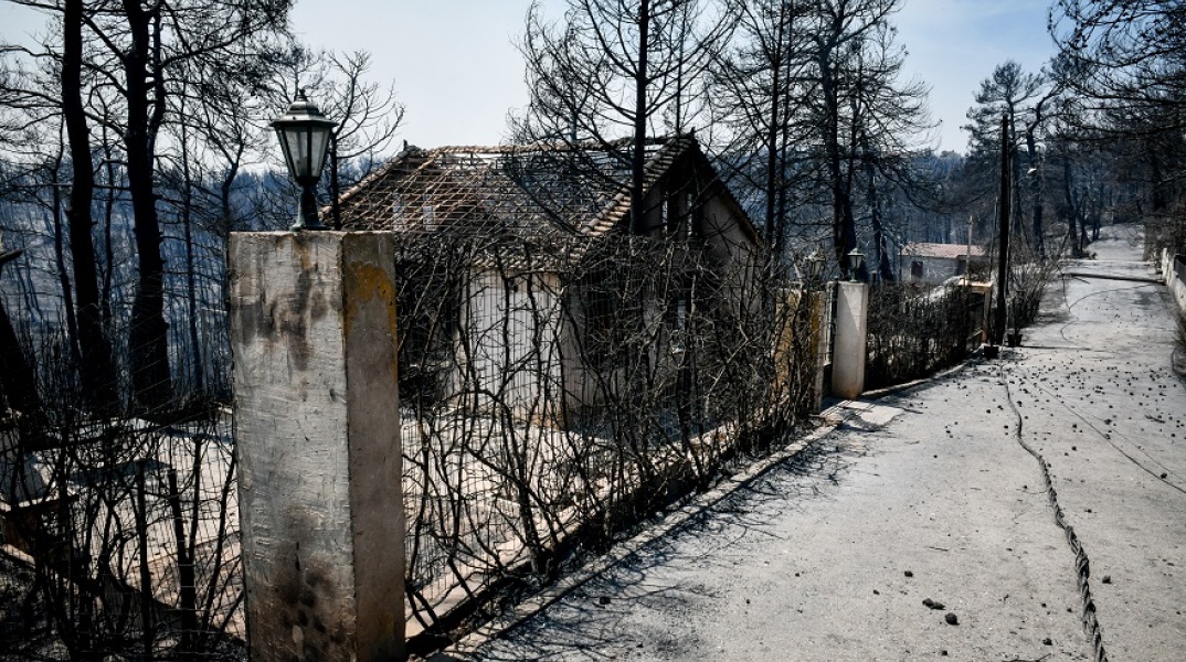 Καταγραφή των ζημιών από τις πυρκαγιές στην Αττική