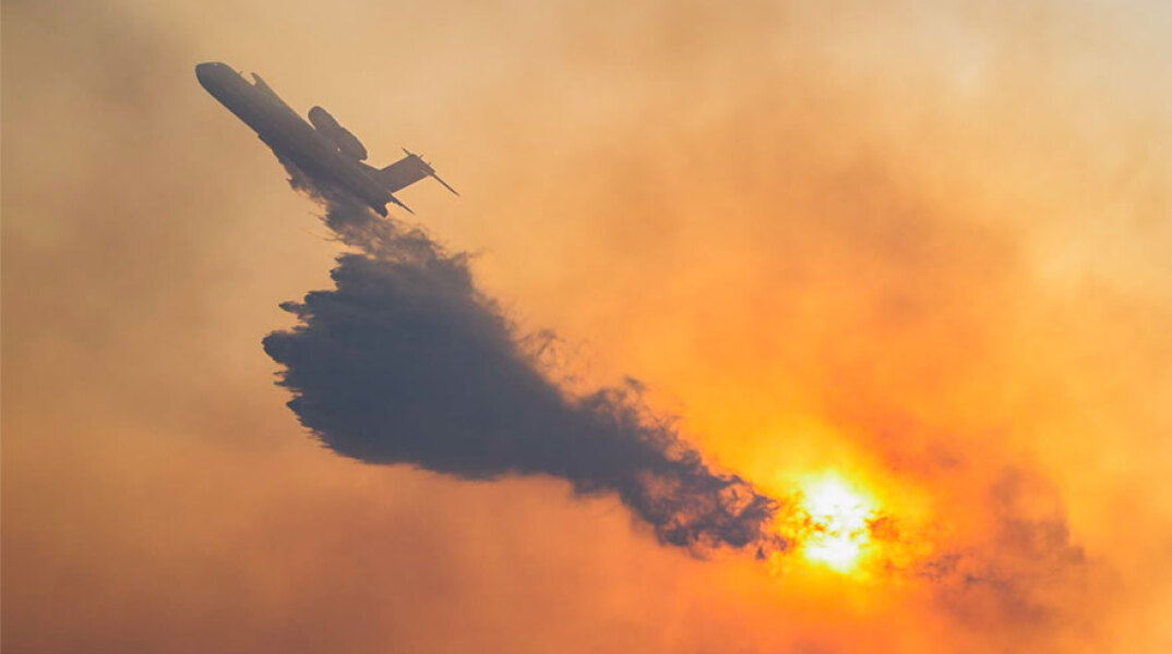 Το ρωσικό αεροσκάφος Beriev-200 επιχειρεί σε πυρκαγιά (ΦΩΤΟ ΑΡΧΕΙΟΥ)
