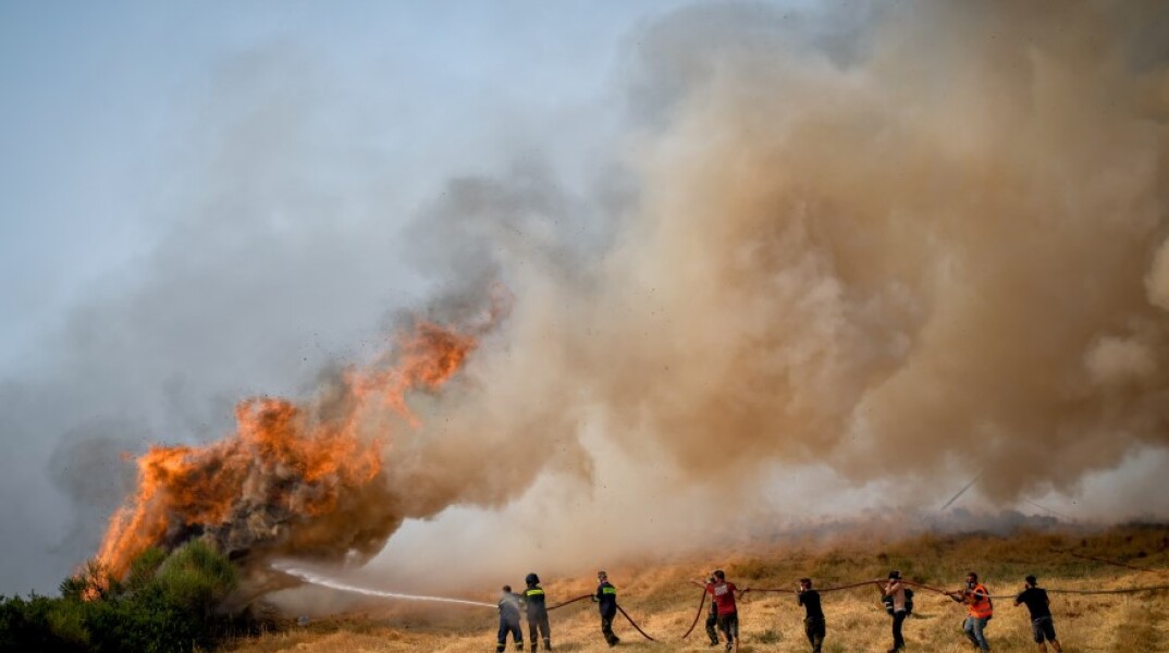 Φωτιά στη Βαρυμπόμπη © EUROKINISSI / TATIANA MΠΟΛΑΡΗ