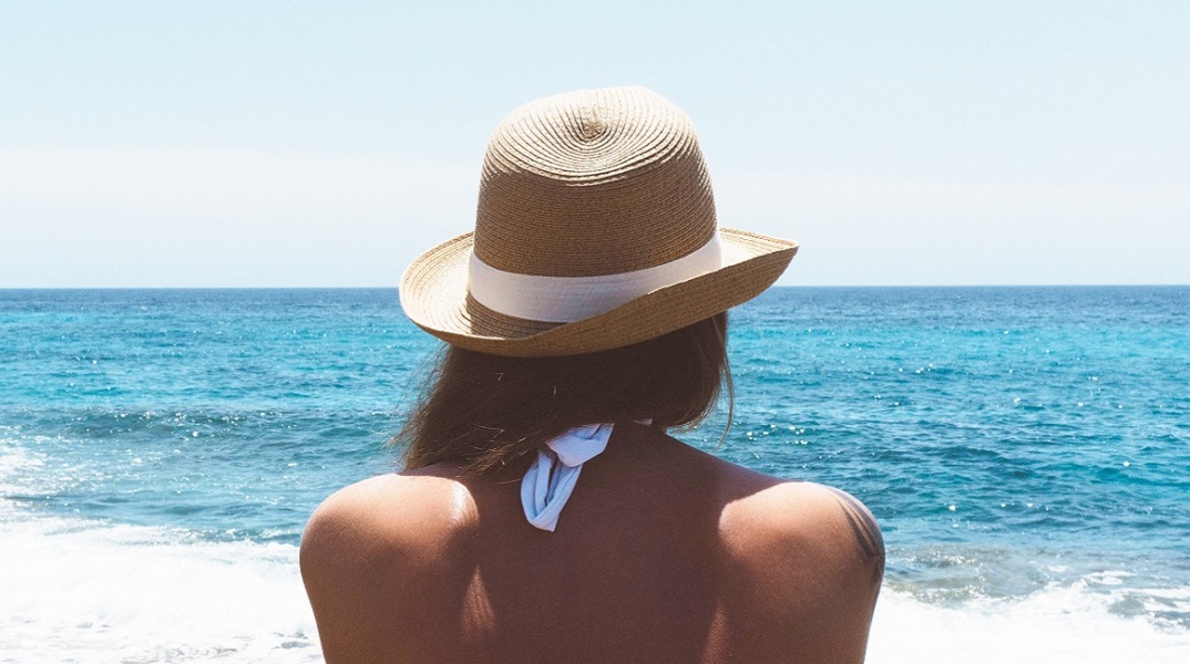 Μια γυναίκα στην παραλία. 