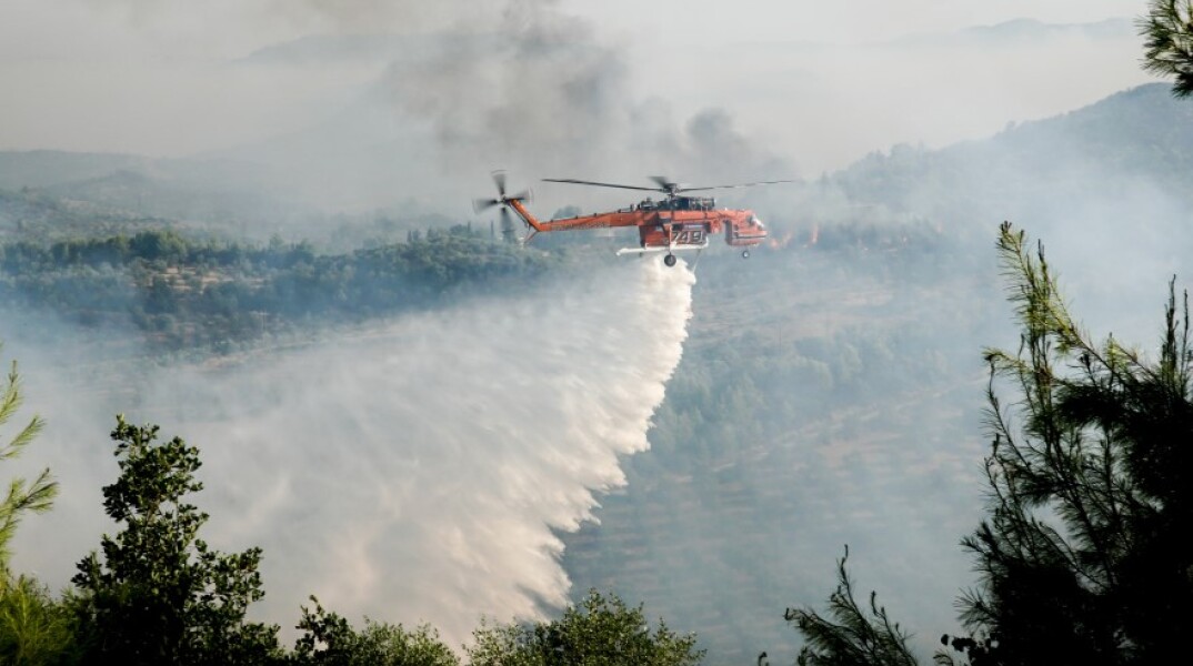 Εναέρια πυροσβεστικά μέσα επιχειρούν στην Ηλεία © EUROKINISSI/ΝΙΚΟΛΟΠΟΥΛΟΣ ΑΝΤΩΝΗΣ