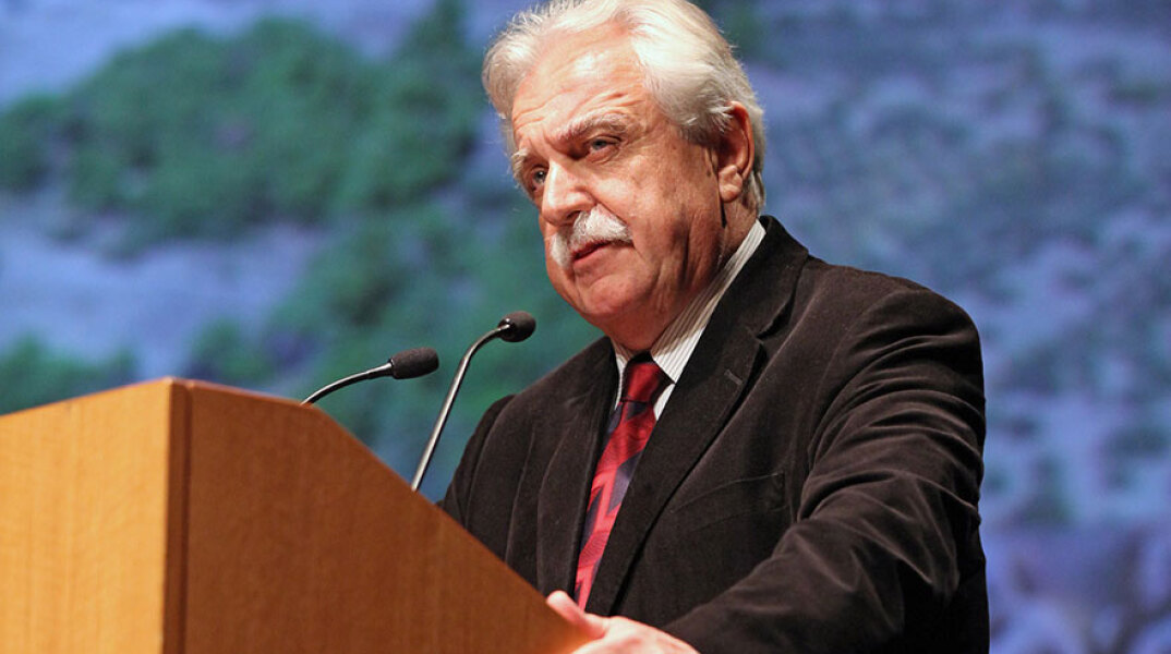 Σταύρος Μπένος, επικεφαλής στο σχέδιο ανασυγκρότησης της Εύβοιας - Πρώην δήμαρχος στην Καλαμάτα που άλλαξε πολεοδομικά την πόλη μετά τους σεισμούς και αυτός που εμπνεύστηκε και υλοποίησε τον θεσμό των ΚΕΠ