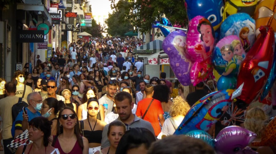 Κόσμος στην Ερμού © EUROKINISSI / ΚΟΝΤΑΡΙΝΗΣ ΓΙΩΡΓΟΣ 