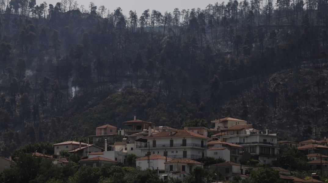 Καμένες εκτάσεις στη Βόρεια Εύβοια μετά τις φωτιές 