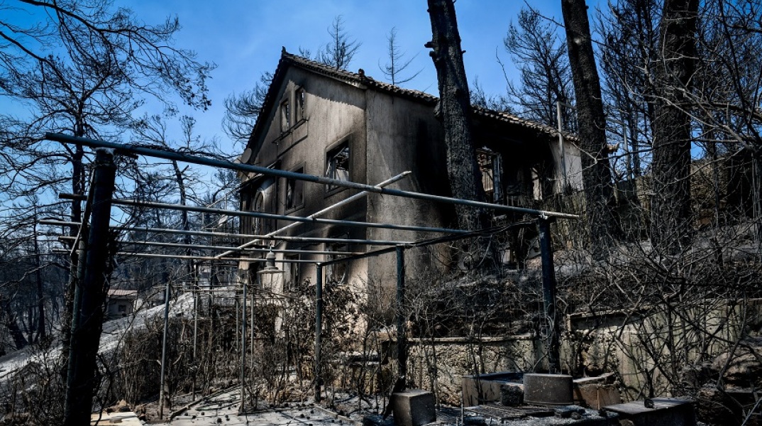 Καμένη κατοικία στη βορειοανατολική Αττική - Ανακοινώθηκαν τα μέτρα στήριξης