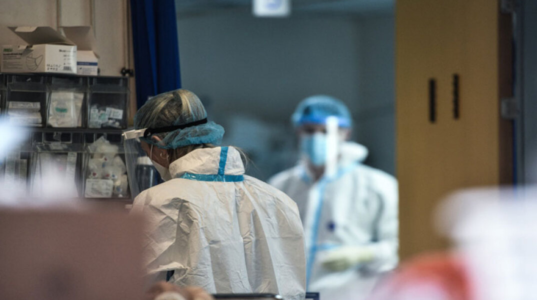 Εικόνα από ΜΕΘ σε νοσοκομείο αναφοράς για τον κορωνοϊό (ΦΩΤΟ ΑΡΧΕΙΟΥ) - Η Αττική έχει για ένα ακόμη 24ωρο τα περισσότερα από τα νέα κρούσματα που επιβεβαιώθηκαν στην Ελλάδα