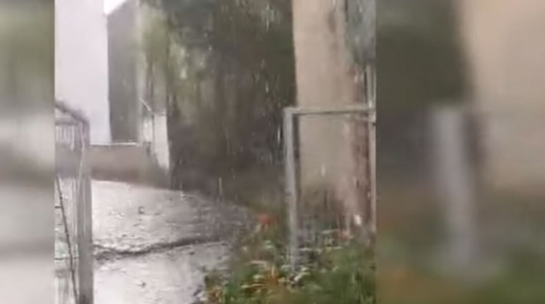 Η κακοκαιρία πλήττει τη Φθιώτιδα, με χαλάζι να πέφτει σε χωριά
