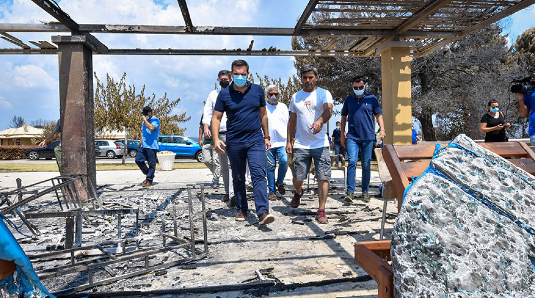 Ο Αλέξης Τσίπρας στην Ηλεία - Ο πρόεδρος του ΣΥΡΙΖΑ είδε από κοντά τις καταστροφές που προκάλεσε η φωτιά