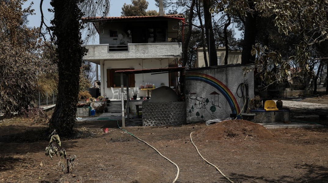 Φωτιά στην Εύβοια - Φωτογραφία από καμένο σπίτι και ζημιές